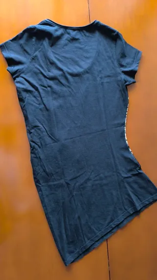 Camiseta negra con estampado blanco Talla M