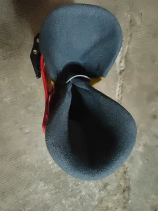 Botas de esquí HEAD rojas y amarillas n 33 aprox.