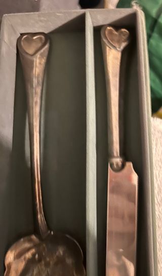 Juego cubiertos corazón plata y dorado marca lenox