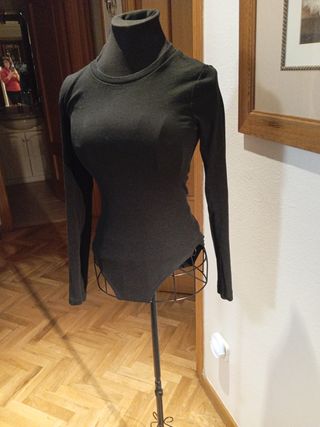 Zara Top Corto Manga Larga Beige Negro