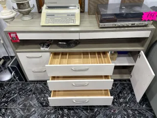 Mueble de salón moderno beige y blanco