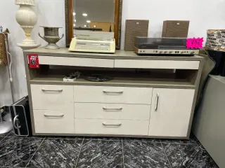 Mueble de salón moderno beige y blanco
