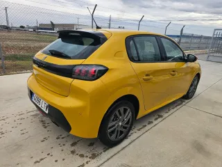 Peugeot 208 2021