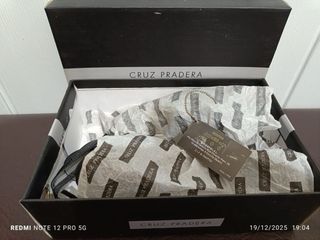 Sandalias Cruz Pradera  Negro Raso Tacón 11 cm