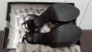 Sandalias Cruz Pradera  Negro Raso Tacón 11 cm