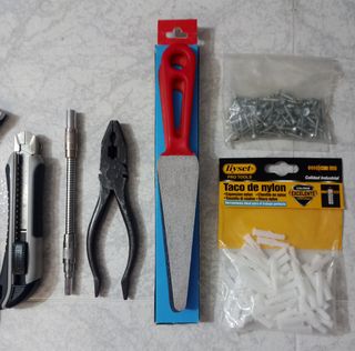 Set di strumenti vari per la casa