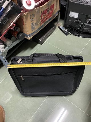 Maletín trolley negro con asa escamoteable