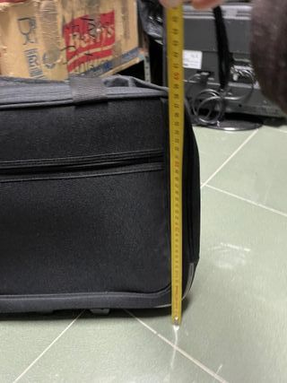 Maletín trolley negro con asa escamoteable