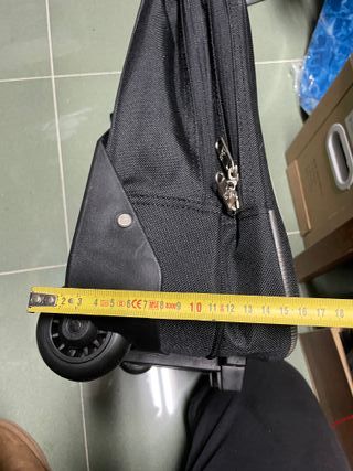 Maletín trolley negro con asa escamoteable