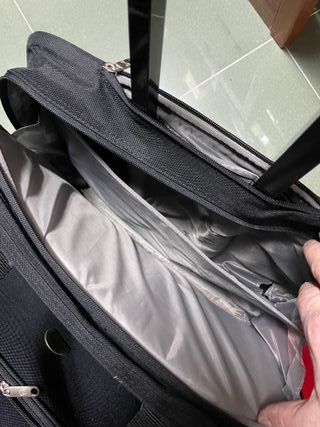 Maletín trolley negro con asa escamoteable