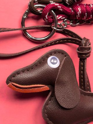 Llavero Perro Salchicha y Chocolate