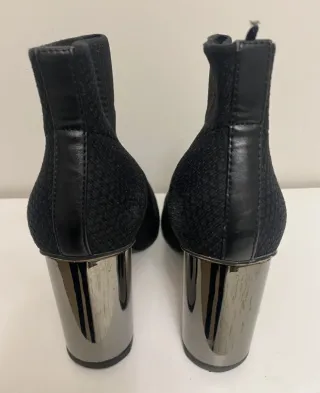 Botín Zara Tacón Metálico Negro talla 38