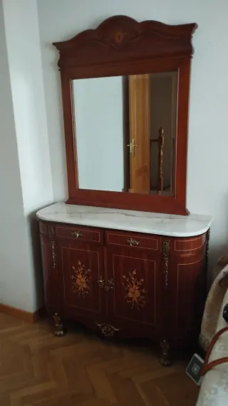 Coqueta de marquetería con espejo y mármol