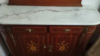 Coqueta de marquetería con espejo y mármol