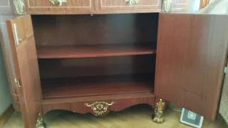 Coqueta de marquetería con espejo y mármol