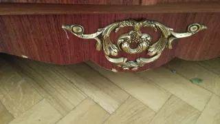 Coqueta de marquetería con espejo y mármol