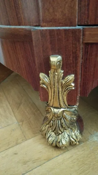 Coqueta de marquetería con espejo y mármol