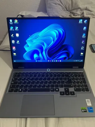 Portátil Lenovo LOQ Gris