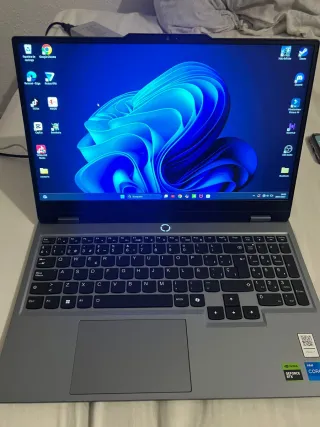 Portátil Lenovo LOQ Gris