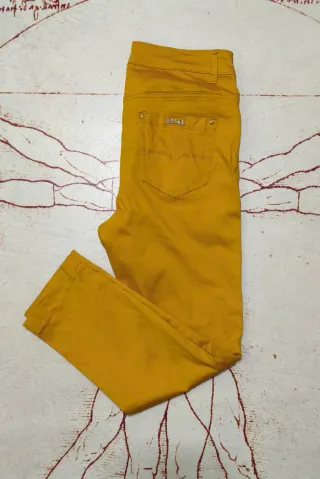 Pantalón color mostaza