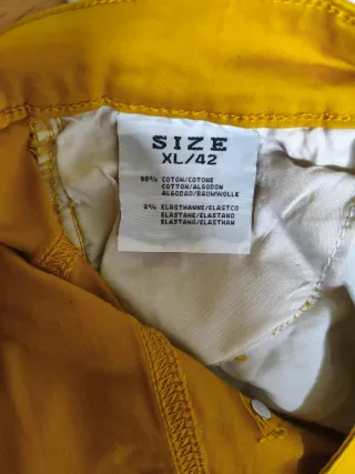 Pantalón color mostaza