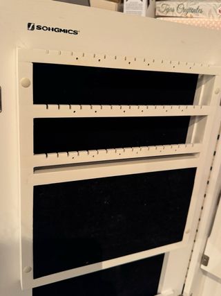 Joyero con espejo de pared