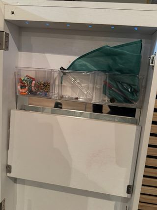 Joyero con espejo de pared