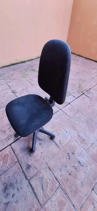 Silla de oficina negra