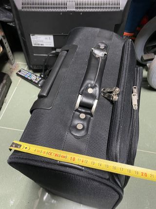 Trolley cabina negro con múltiples compartimentos