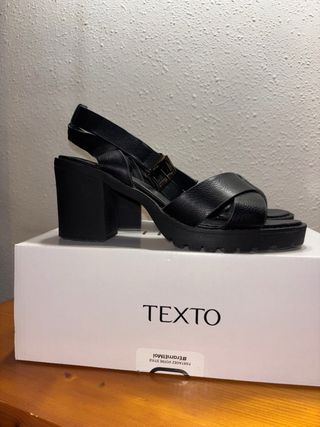 Sandalias TEXTO tacón abierto negras