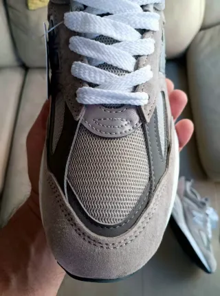 44,5EU New Balance 990 V2 MIU