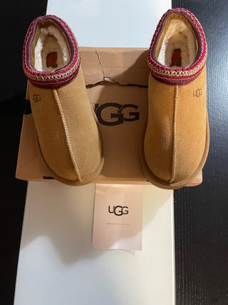 Botas UGG Castanhas com Caixa Danificada