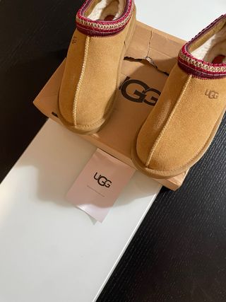 Botas UGG Castanhas com Caixa Danificada