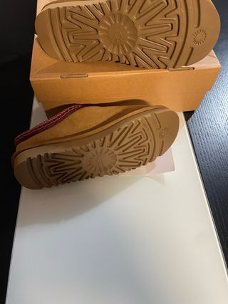 Botas UGG Castanhas com Caixa Danificada