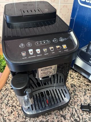 Cafetera DeLonghi Magnífica Evo automática