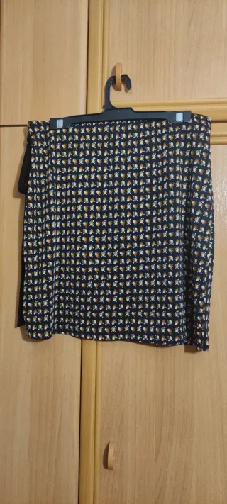 Minifalda negra estampada