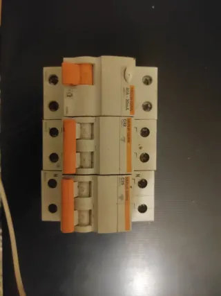 Interruttore automatico Merlin Gerin 40A - 30mA