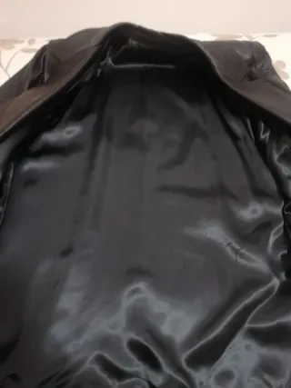 Cazadora de piel negra