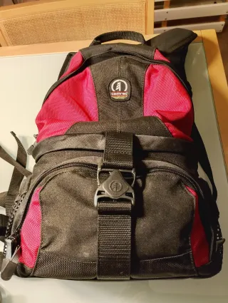 Mochila Tamrac Negra y Roja