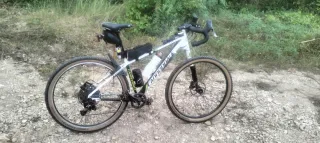 Bicicleta Cannondale in carbonio