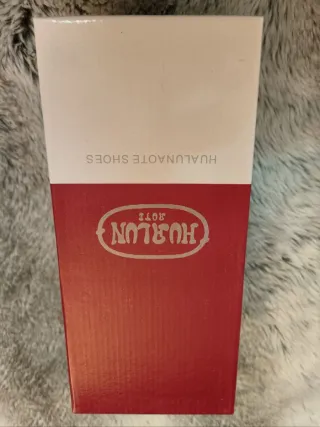 Mocasines negros mujer con detalle dorado