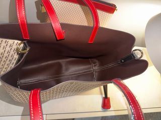 Bolso Carolina Herrera Matryoska Beige/Rojo