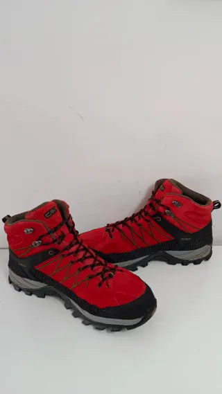 Zapatillas de trekking CMP rojas y negras
