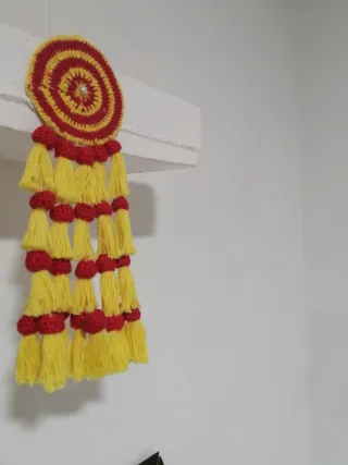 Mosquero caballo crochet rojo y amarillo