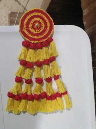 Mosquero caballo crochet rojo y amarillo
