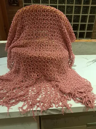 Bufanda/echarpe de punto rosa con flecos