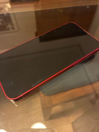 iPhone 13 mini 256GB Rojo, con fundas protectoras.