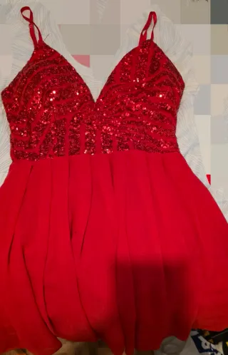 Vestido de fiesta rojo con lentejuelas