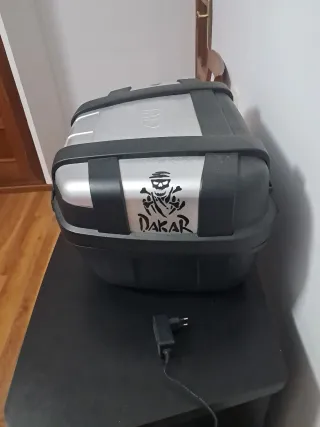 Baúl Givi Trekker 52L