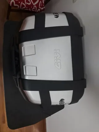 Baúl Givi Trekker 52L